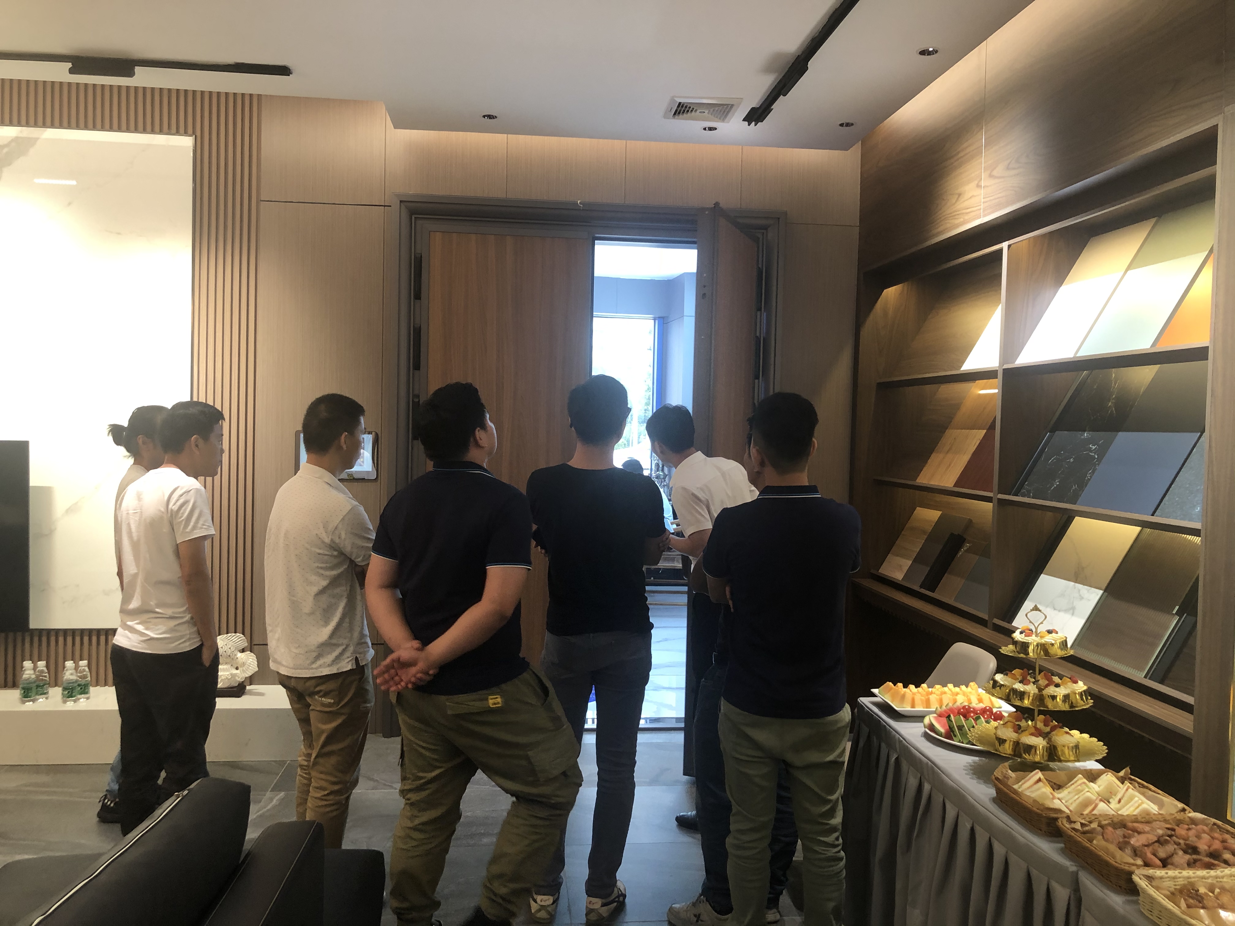 智能安全入戶門功能演示